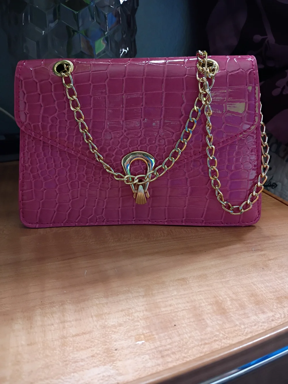 Fuchsia Croc-Embossed Chain Shoulder Bag - Gold Hardware - Picture 1 of 6